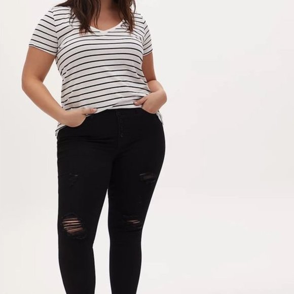 TORRID CLASSIC FIT V-NECK TEE - Picture 1 of 9